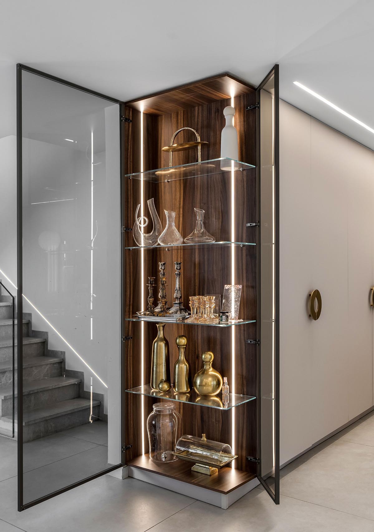 standing picture for website - 6 מטבח אקריל מוקה