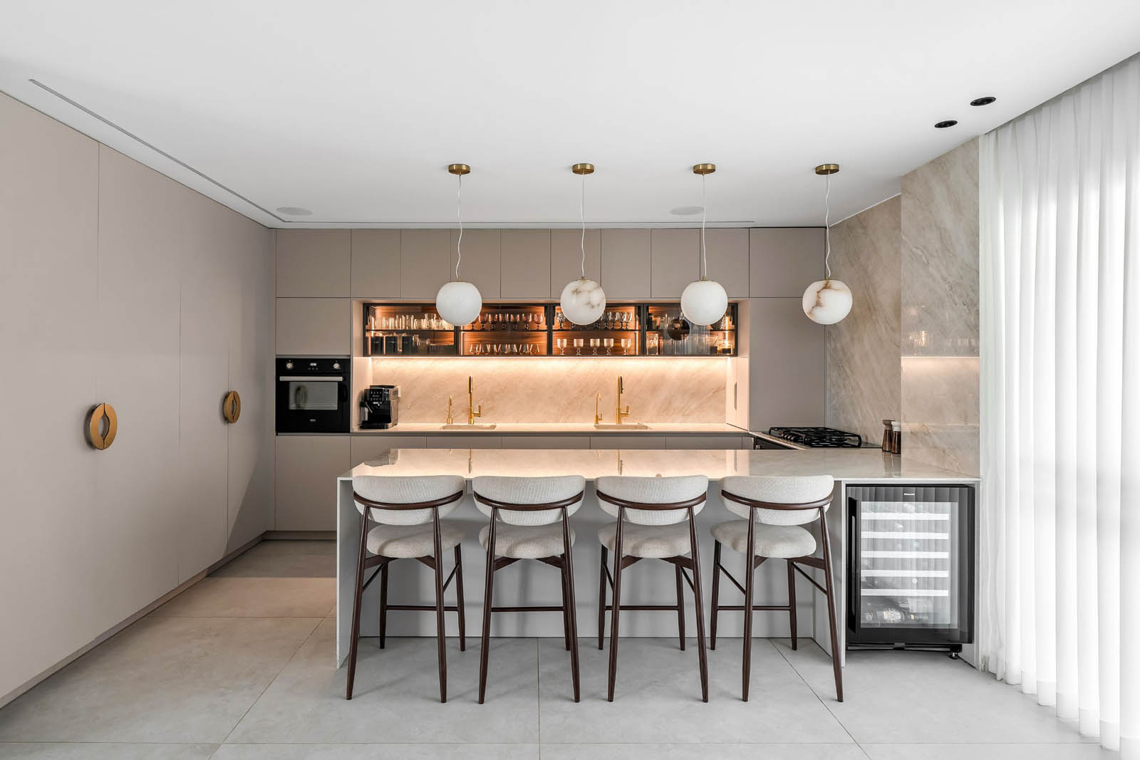 pictures for website - 6 מטבח אקריל בלורן </p>
<p>